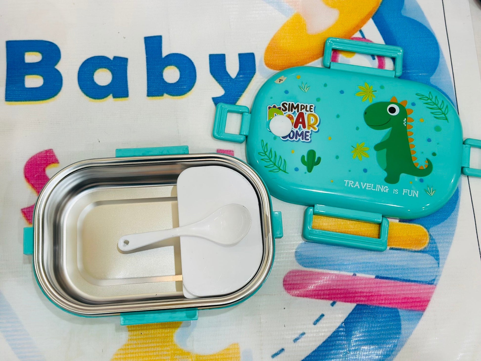 Keep your lunch hot and cool with this trending insulated lunchbox, designed to maintain the perfect temperature for your meals. Whether you prefer a warm homemade lunch or a refreshing cold snack, this versatile lunchbox has got you covered!