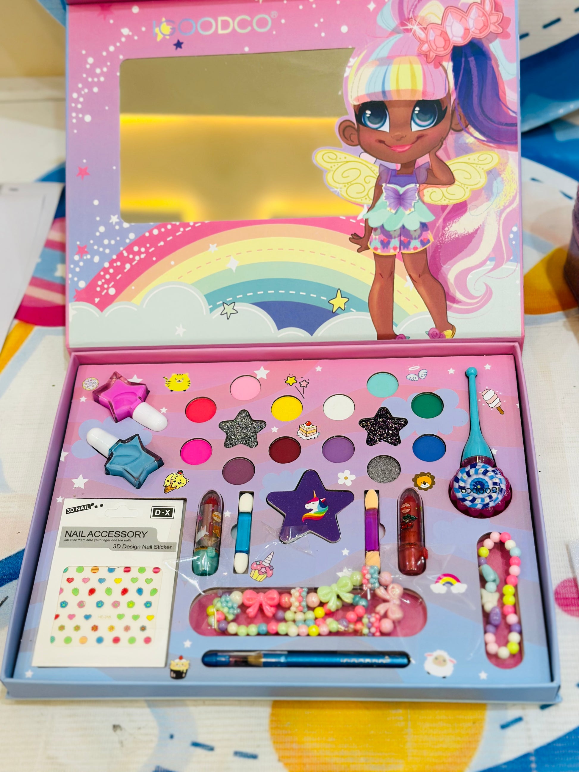 Let your little one explore creativity with this 2-in-1 Makeup & Jewelry Kit, designed for endless fun and imaginative play.