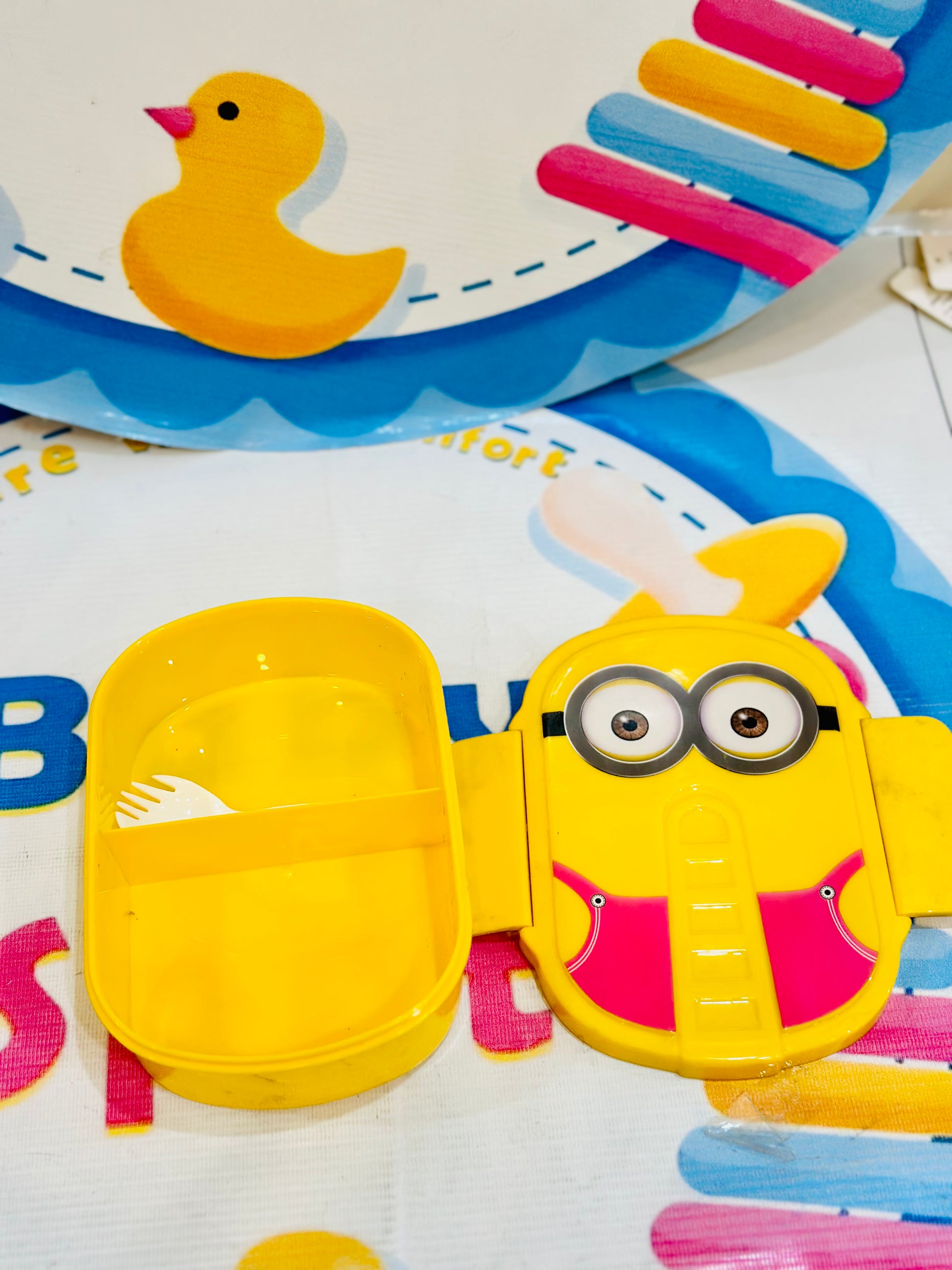 Make every lunch break exciting with our Character Lunchbox, designed to keep food fresh, secure, and fun! Featuring vibrant prints of kids' favorite characters, this durable plastic lunchbox adds a touch of adventure to every meal.