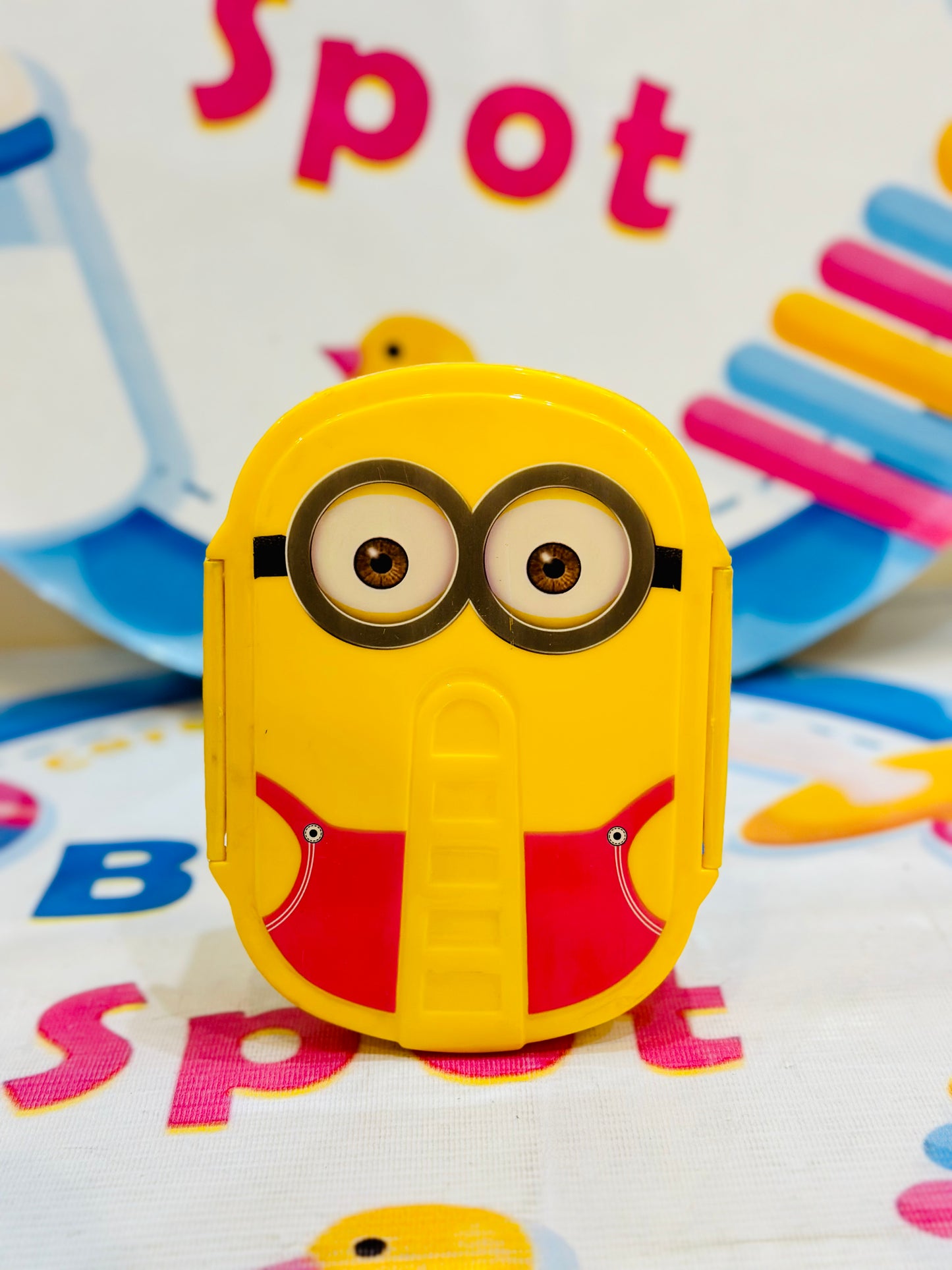 Make every lunch break exciting with our Character Lunchbox, designed to keep food fresh, secure, and fun! Featuring vibrant prints of kids' favorite characters, this durable plastic lunchbox adds a touch of adventure to every meal.