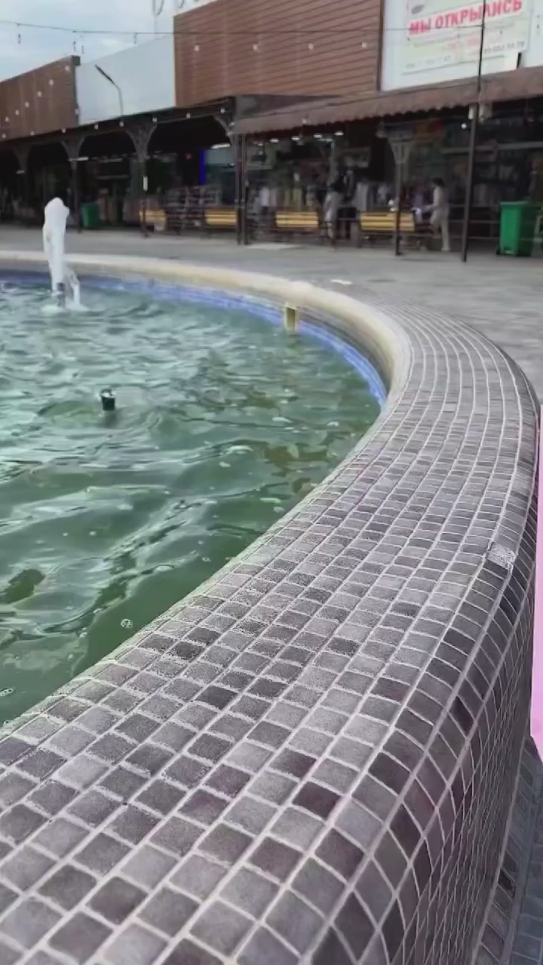 Let your little one explore creativity with this 2-in-1 Makeup & Jewelry Kit, designed for endless fun and imaginative play.